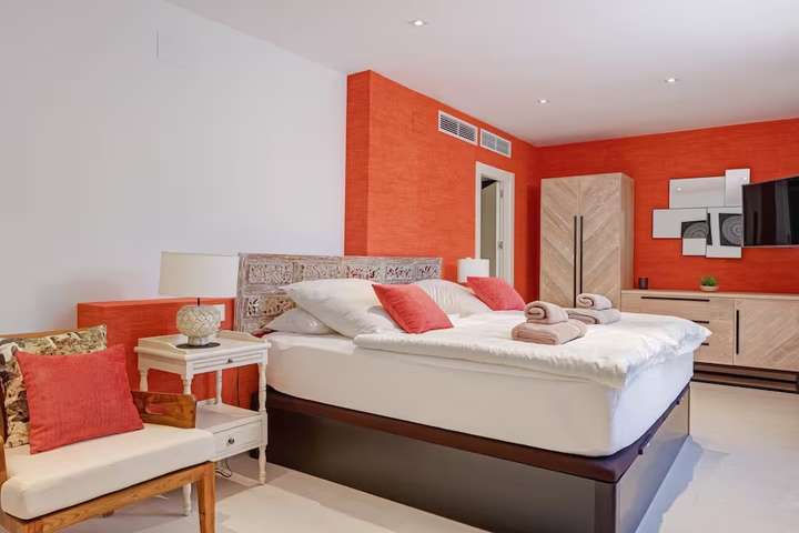 Bedroom 2 - Master