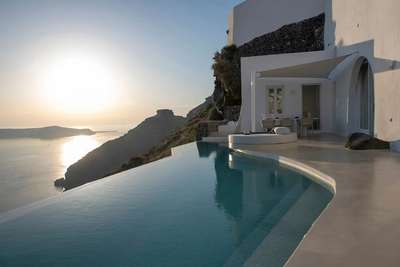 Heated Infinity Pool
