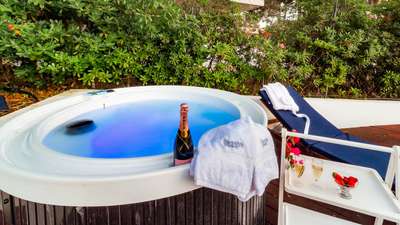 Jacuzzi