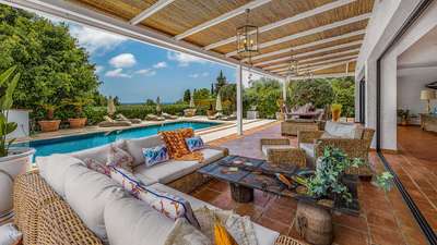 Outdoor Lounge Areas