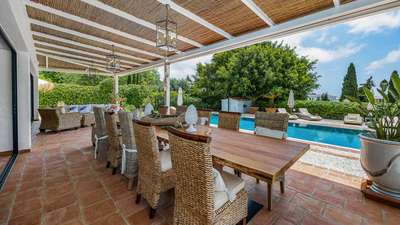 Alfresco Dining