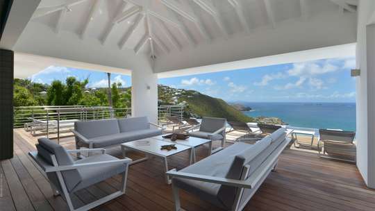 Covered Outdoor Living and Dining Areas