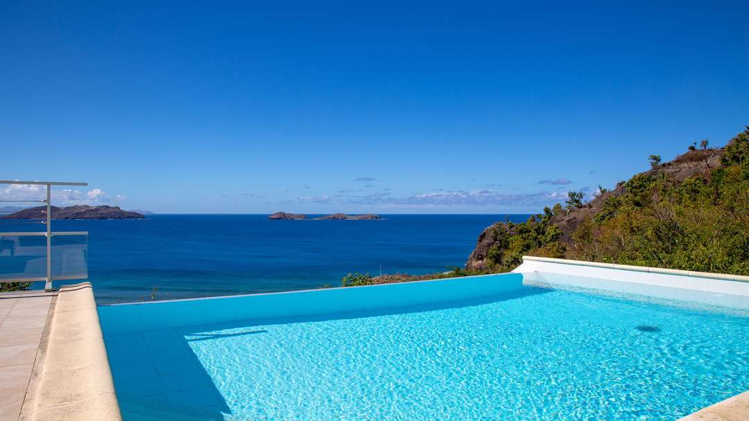 Private infinity pool at luxury Villa Tortue offering panoramic ocean and island views from the heights of Lorient.
