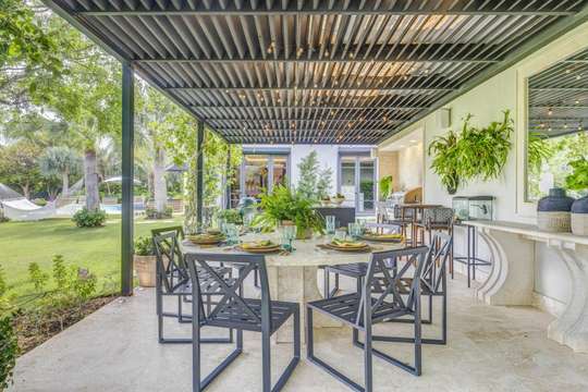 Alfresco Dining