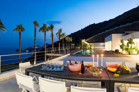 Alfresco Dining
