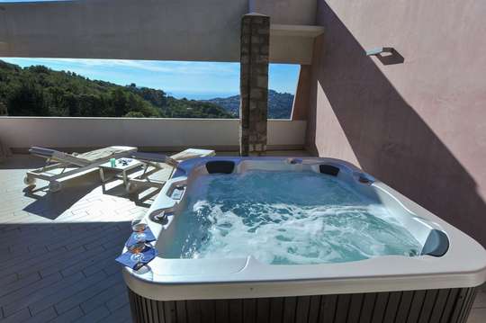 Jacuzzi