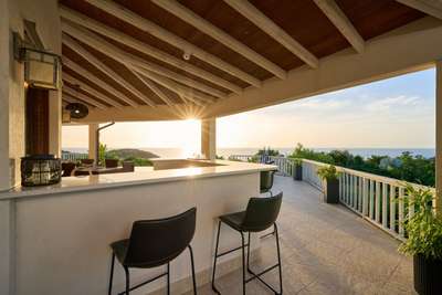 Outdoor Bar & Kitchen