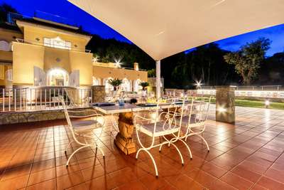 Alfresco Dining