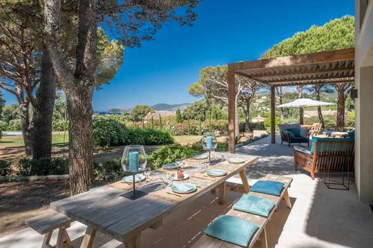Alfresco Dining