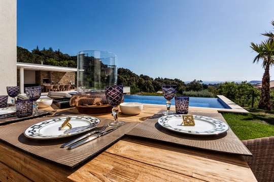 Alfresco Dining