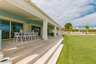 Alfresco Dining