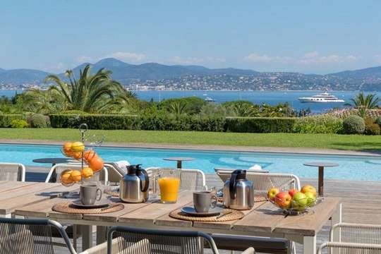 Alfresco Dining