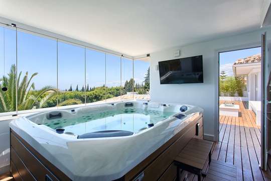 Jacuzzi