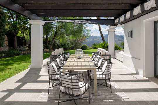 Alfresco Dining