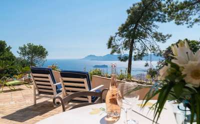 Alfresco Dining