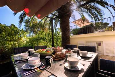 Alfresco Dining