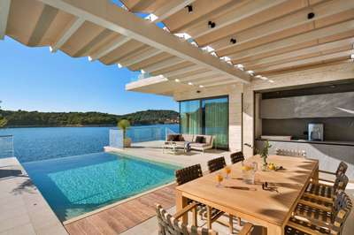 Alfresco Dining