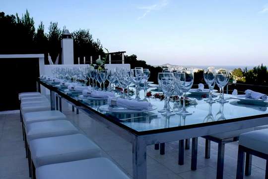 Alfresco Dining