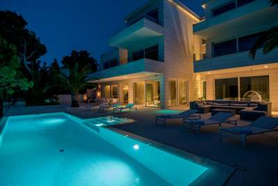 Heated Infinity Pool