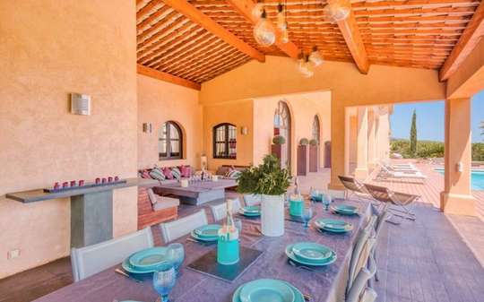 Alfresco Dining