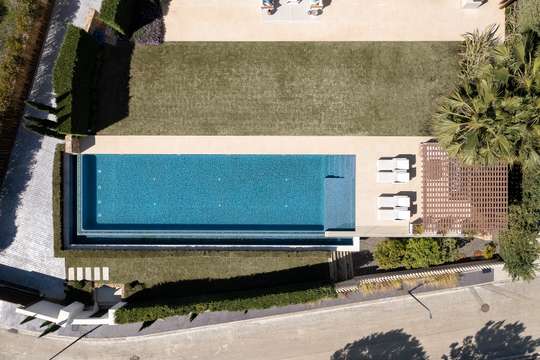 Large Outdoor Swimming Pool