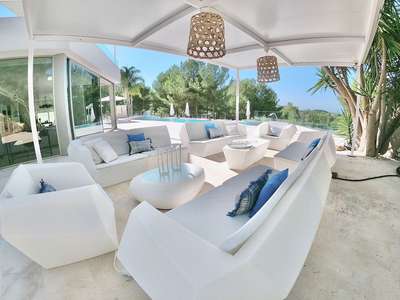 Outdoor Lounge Area