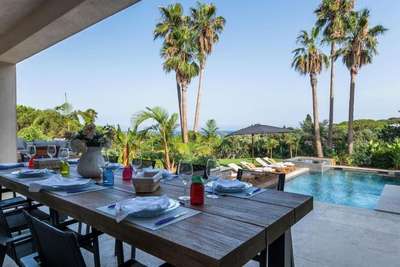 Alfresco Dining
