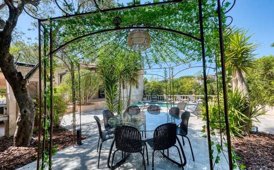 Alfresco Dining