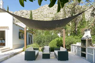 Covered Outdoor Living and Dining Areas