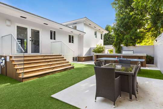 Alfresco Dining