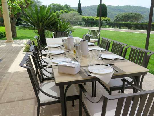 Alfresco Dining