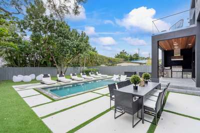 Alfresco Dining