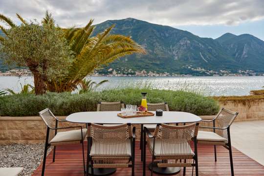 Alfresco Dining