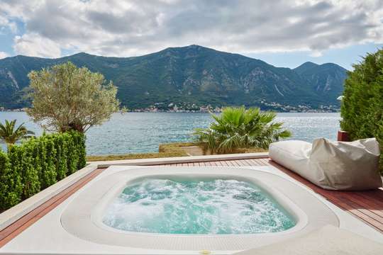 Jacuzzi