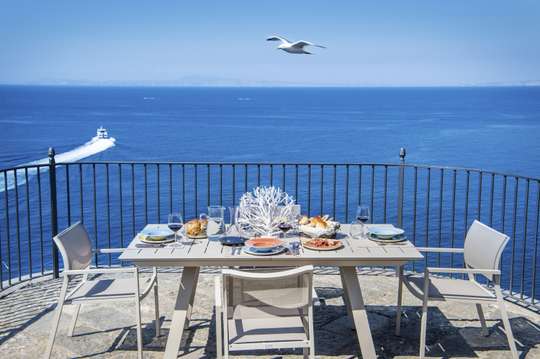 Alfresco Dining