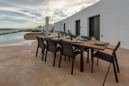 Alfresco Dining