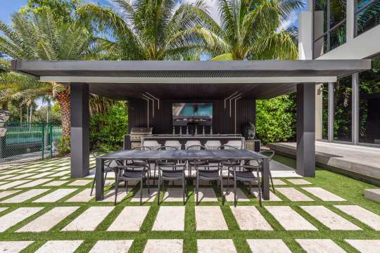 Alfresco Dining