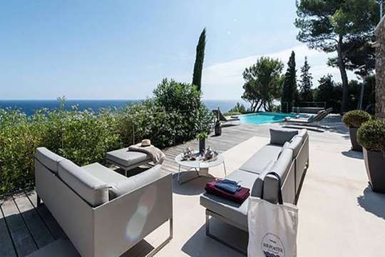 Outdoor Lounge Areas