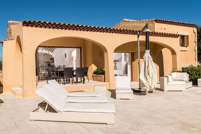 Outdoor Lounge Areas