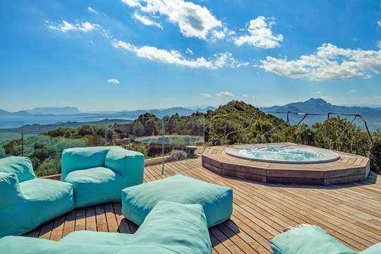 Outdoor Lounge Areas
