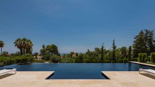 2 Swimming Pools
