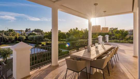 Alfresco Dining