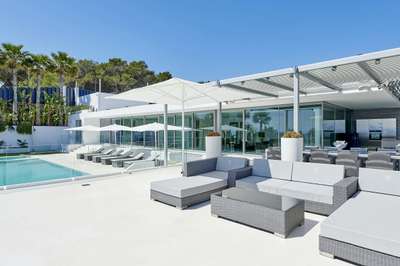 Outdoor Lounge Areas