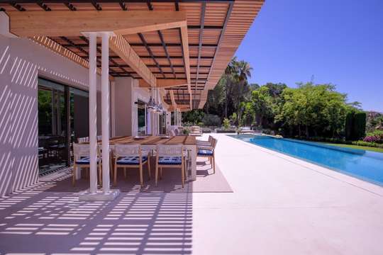 Alfresco Dining