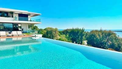 Heated Infinity Pool
