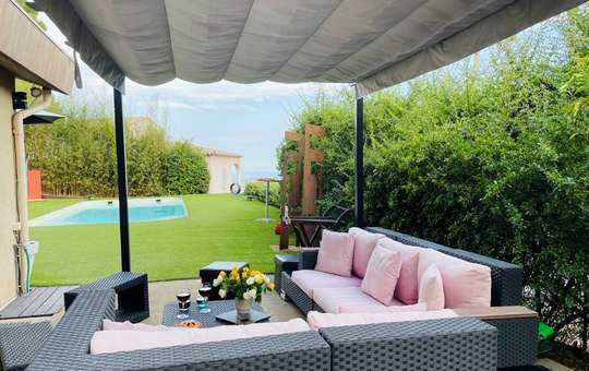 Outdoor Lounge Areas
