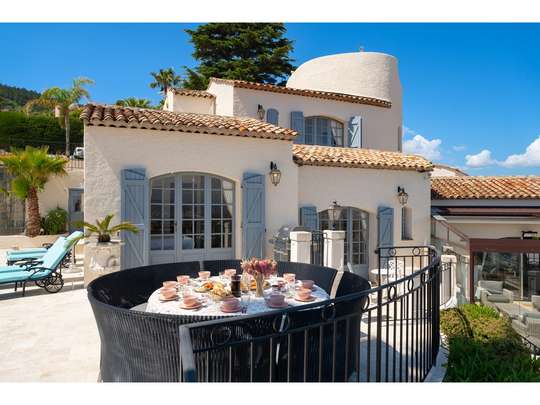 Alfresco Dining