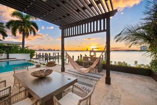 Alfresco Dining