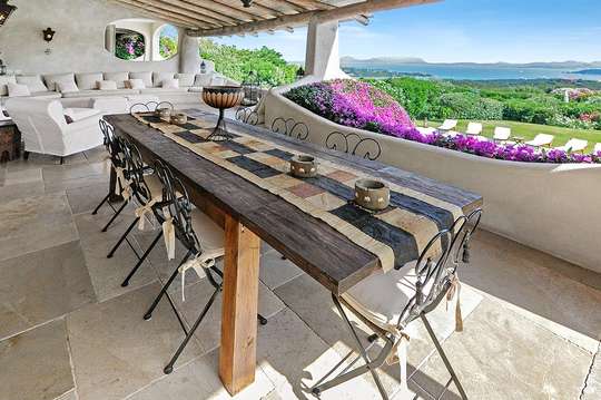 Alfresco Dining