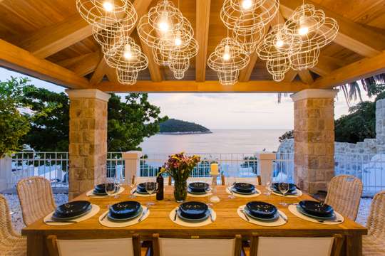 Alfresco Dining